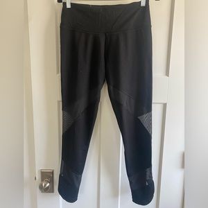 Slightly cropped VS women’s leggings